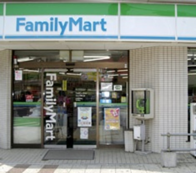 コンビニ　ファミリーマート上大崎三丁目店（コンビニ）まで147m