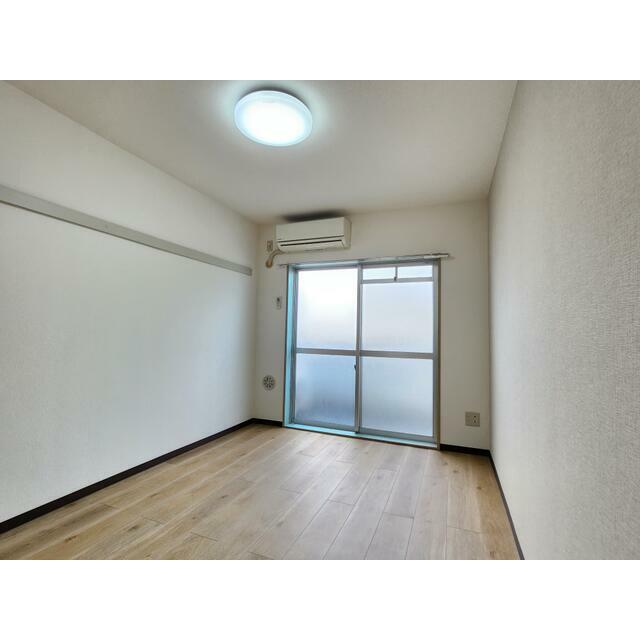 居室・リビング　クロス、フロアタイル張替えました。