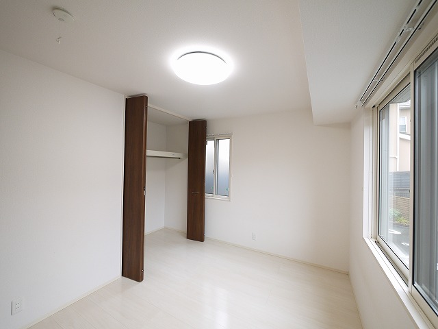 その他部屋・スペース　落ち着いて過ごせるお部屋なので、寝室にいかがでしょうか