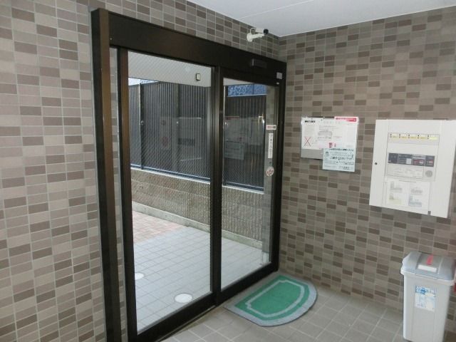 セキュリティ　オートロック完備のエントランス