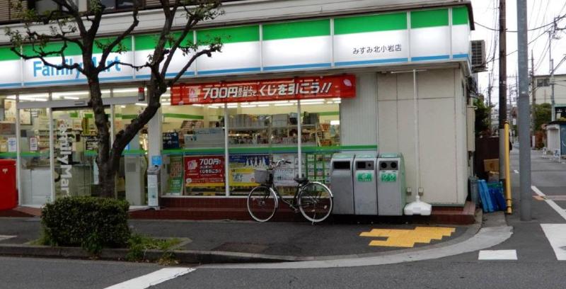 コンビニ　ファミリーマート（コンビニ）まで230m
