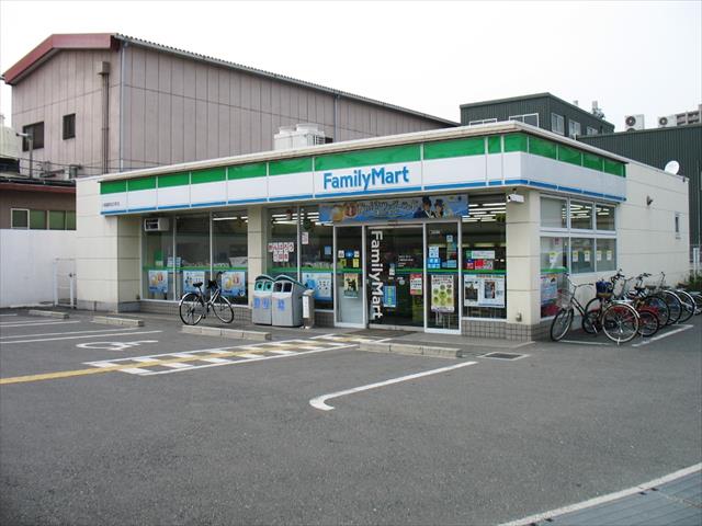 コンビニ　ファミリーマート（コンビニ）まで692m