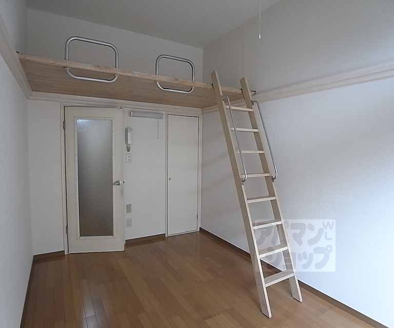 居室・リビング　ロフト付のオシャレな部屋！