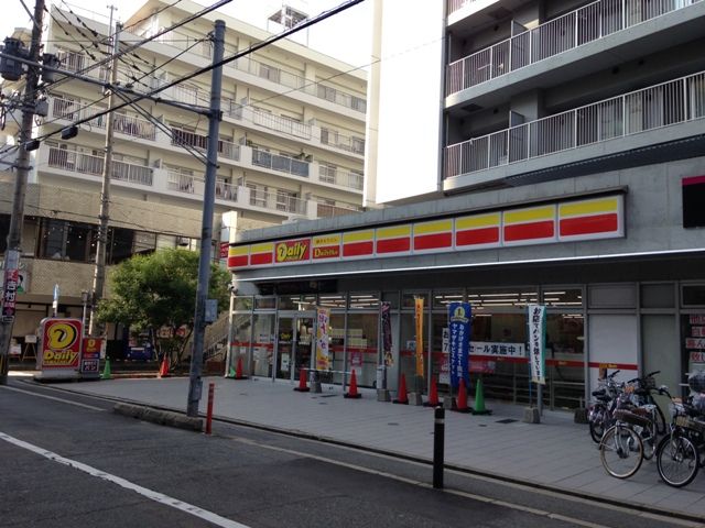 コンビニ　デイリーヤマザキ福岡西新４丁目店（コンビニ）まで453m