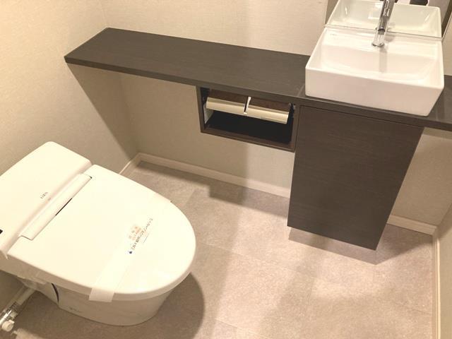 トイレ　※写真は同タイプ住戸です。