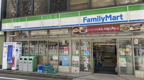 コンビニ　ファミリーマート 千歳船橋駅南店（コンビニ）まで694m