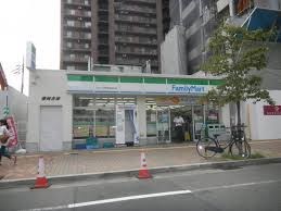コンビニ　ファミリーマートうかいや県民会館前店（コンビニ）まで105m