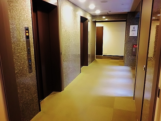 ロビー　エレベーター