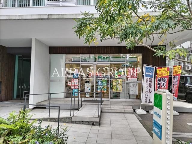 コンビニ　ファミリーマート 台東四丁目店（コンビニ）まで3m