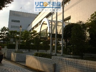 図書館　川西市立中央図書館（図書館）まで853m