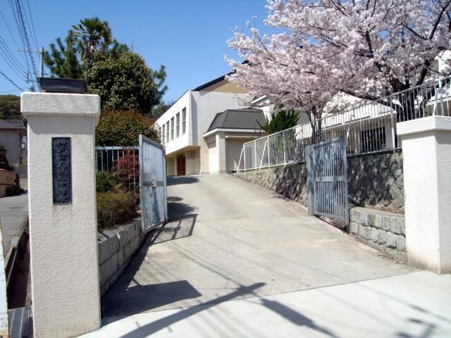 中学校　神戸市立飛松中学校（中学校）まで335m