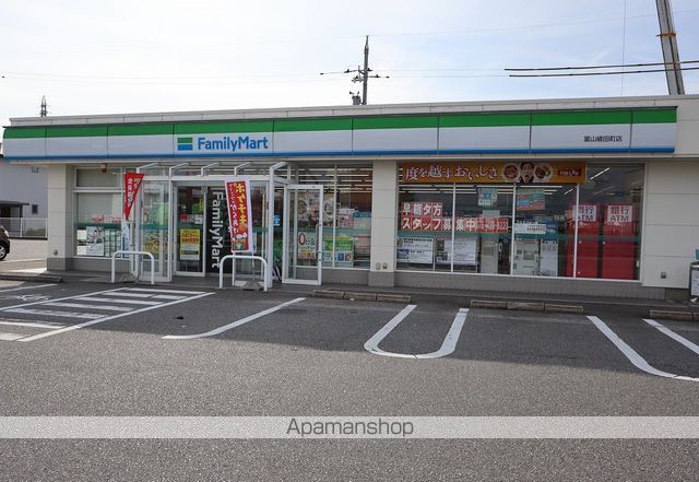 コンビニ　ファミリーマート（コンビニ）まで910m