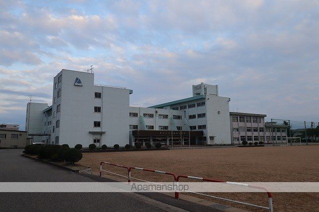 中学校　奥田中学校（中学校）まで640m