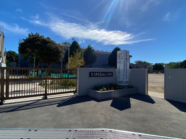 小学校　習志野市立向山小学校（小学校）まで511m