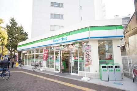 コンビニ　ファミリーマート川崎貝塚一丁目店（コンビニ）まで250m