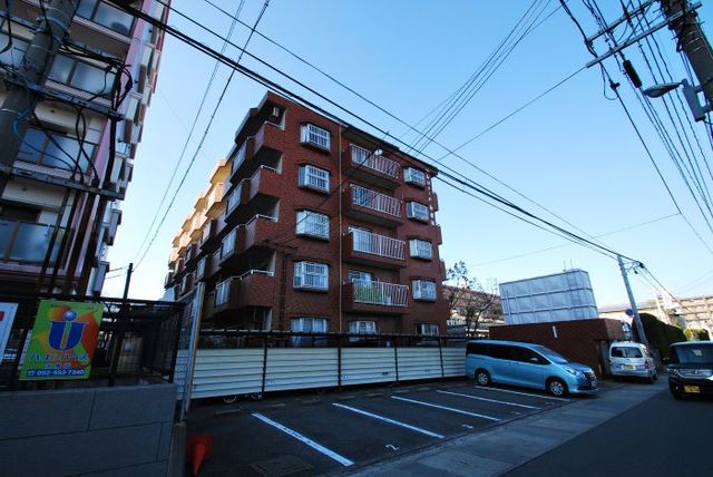 建物外観　【外観写真】ＲＣ造のファミリータイプ物件