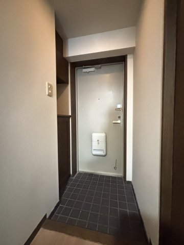 玄関　※別部屋参照写真