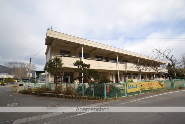 小学校　下黒瀬小学校（小学校）まで619m
