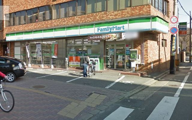 コンビニ　ファミリーマート博多堅粕３丁目店（コンビニ）まで127m