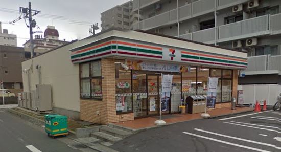 コンビニ　セブンイレブン 平塚老松町店（コンビニ）まで131m