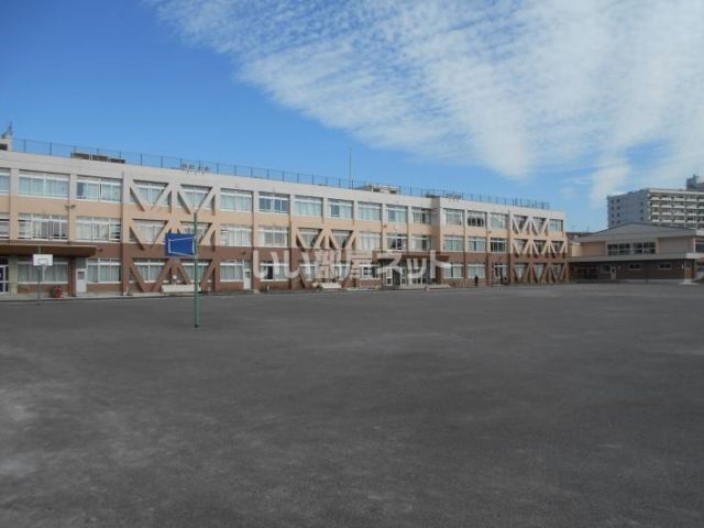 小学校　第七小（小学校）まで2223m