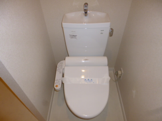 トイレ　写真は別号室になります