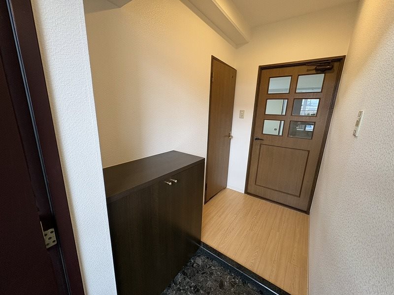 玄関　※同一間取り別号室の参考写真です★