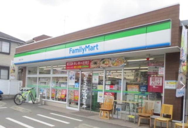 コンビニ　ファミリーマート 大岡三丁目店（コンビニ）まで550m