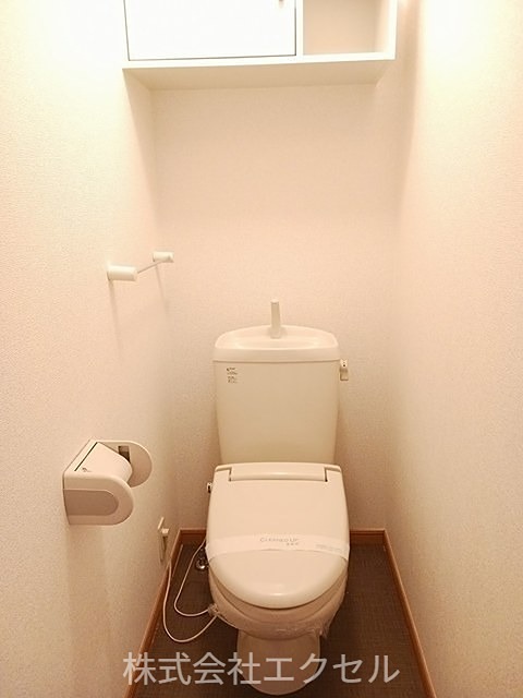 トイレ　温水洗浄便座です。