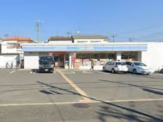 コンビニ　ローソン大東三箇四丁目店（コンビニ）まで670m