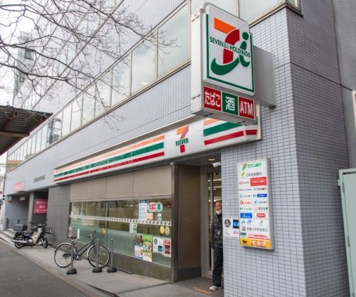 コンビニ　セブンイレブン 新宿余丁町店（コンビニ）まで525m