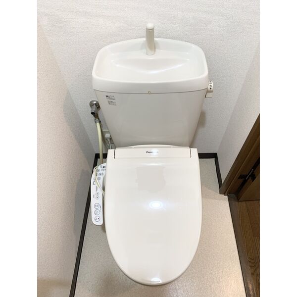 トイレ　ウォシュレット付き