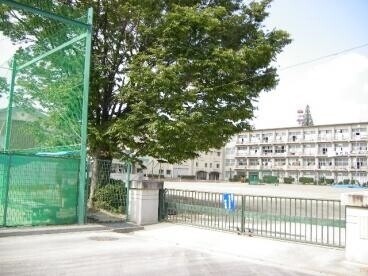 中学校　岡崎市立南中学校（中学校）まで851m