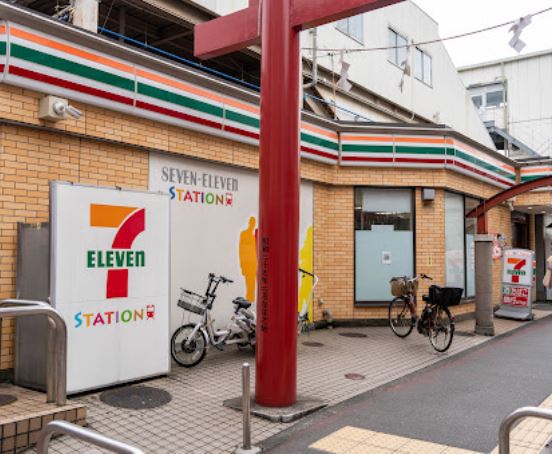コンビニ　セブン-イレブン 京急ＳＴ穴守稲荷店（コンビニ）まで359m