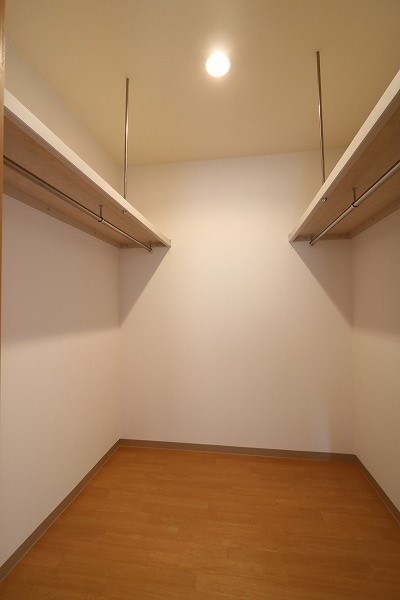 収納　大きなウォークインクローゼット付き。お荷物の多い方にも。