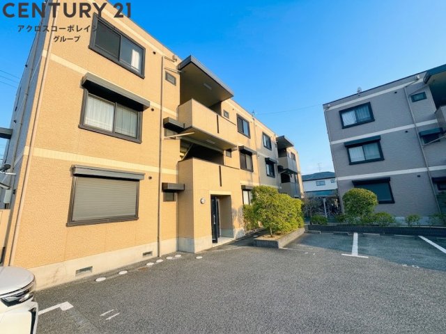 建物外観　敷地内に駐輪場があります♪