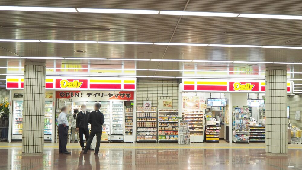 コンビニ　デイリーヤマザキUライン県庁前店（コンビニ）まで158m