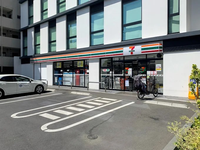 コンビニ　セブンイレブン 足立加平1丁目店（コンビニ）まで340m