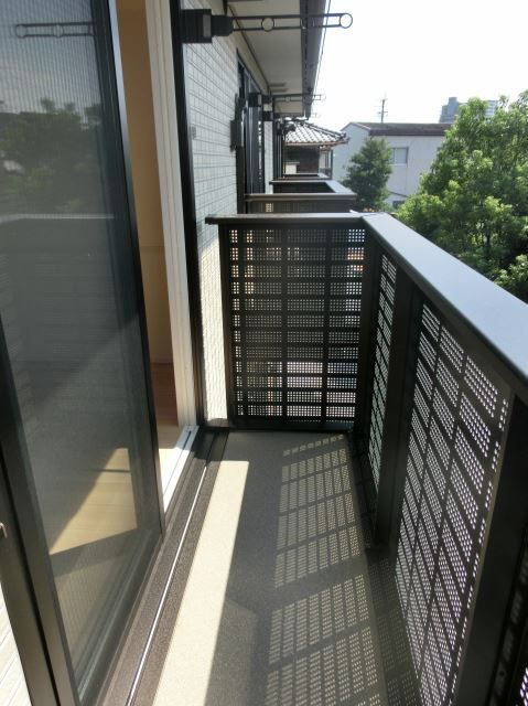 バルコニー　日当たりの良いベランダ。