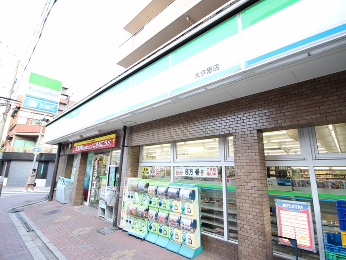 コンビニ　ファミリーマート（コンビニ）まで120m