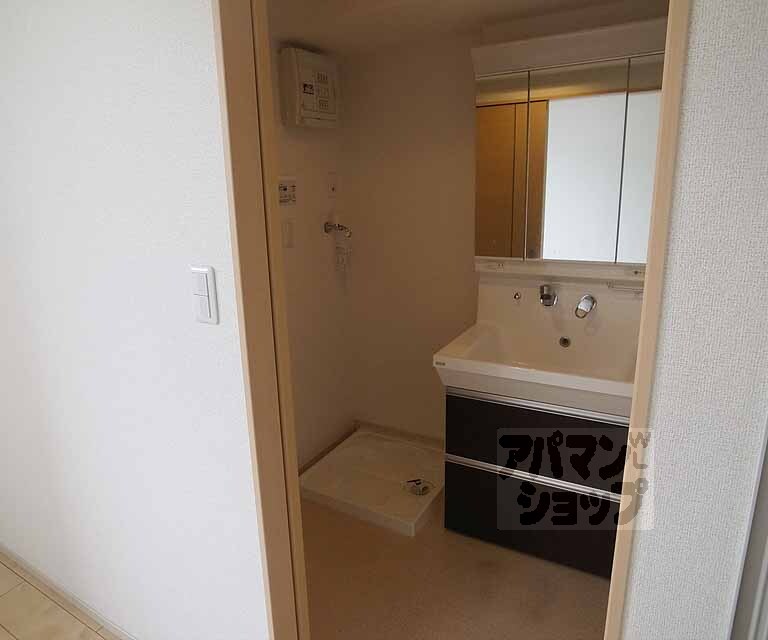洗面設備　洗濯機は室内に！