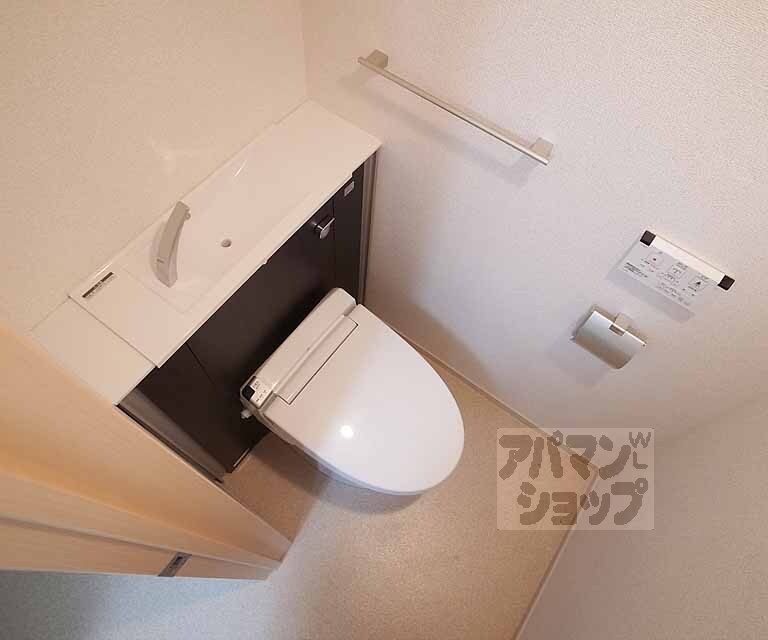 トイレ　足元ゆったりです！
