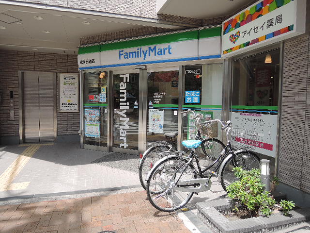 コンビニ　ファミリーマート 成増駅南店（コンビニ）まで498m