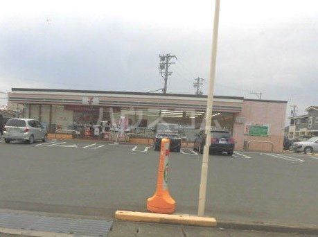 コンビニ　セブンイレブン 鈴鹿岡田1丁目店（コンビニ）まで709m