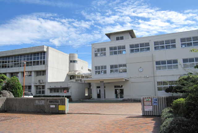 小学校　明石市立江井島小学校（小学校）まで548m