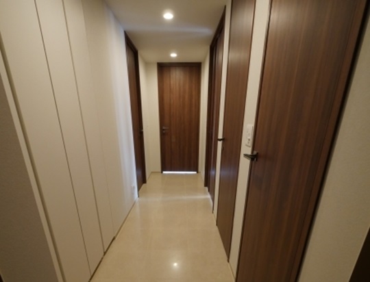 玄関　※別部屋の参考写真です。