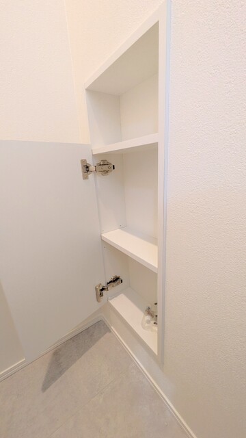 トイレ　トイレに収納有り