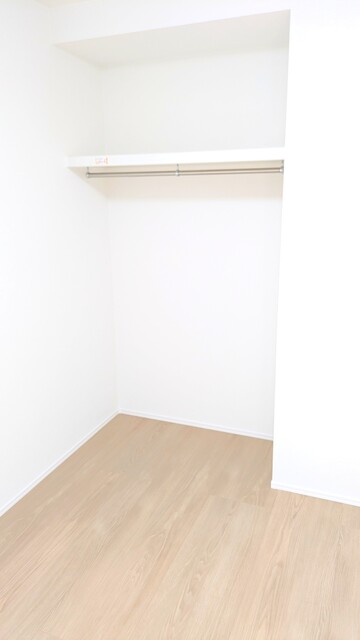 収納　枕棚＋ハンガパイプー付き収納