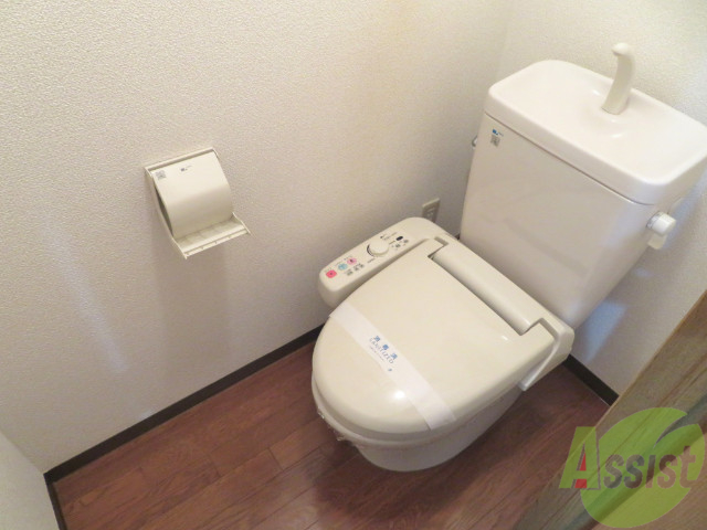 トイレ　ウォシュレット機能がついたトイレです。安心して使用できますね