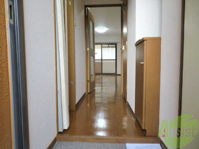 玄関　玄関の外から部屋の中を撮影してみましたー。